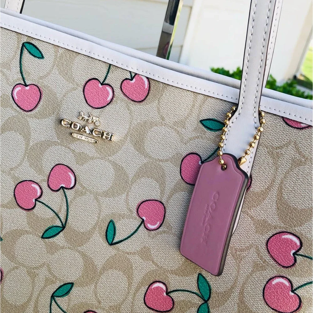 Last one New 🎀 Coach City Tote In Signature Canvas With Pink Cherry Print - Picture 2 of 9